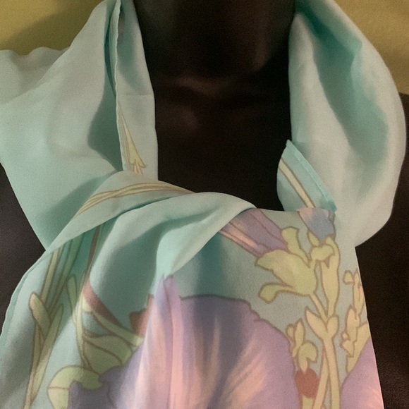 Avon scarf - Picture 2 of 6